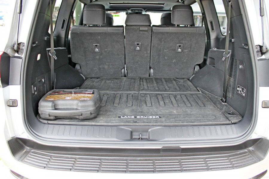 2022 Toyota LandCruiser FJA300R VX SUV Image 8