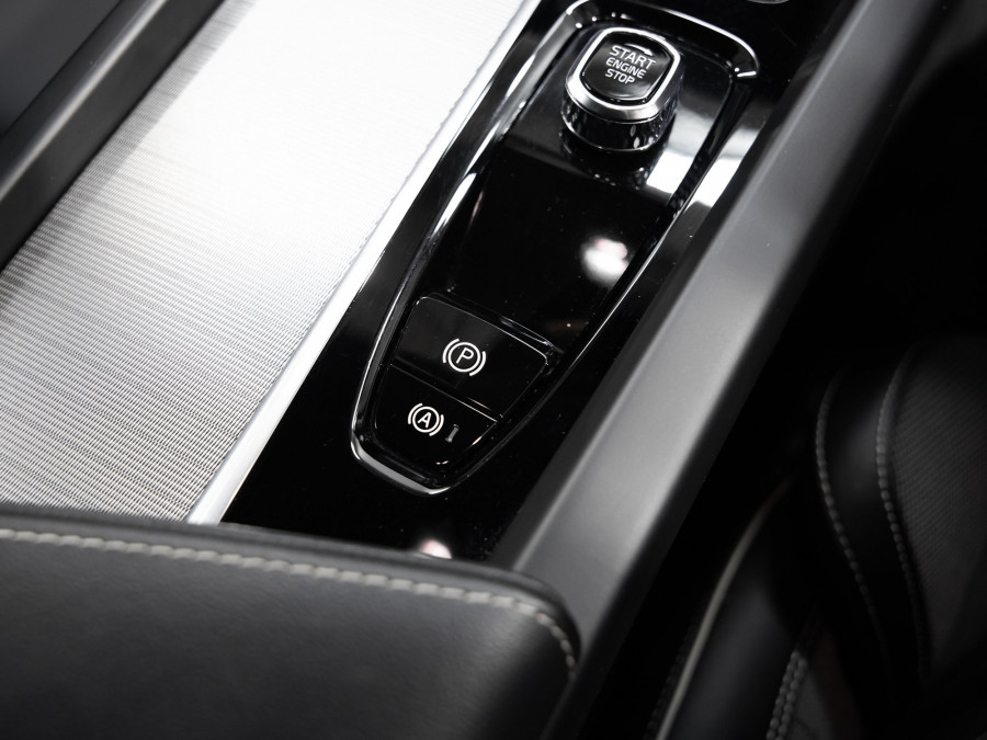 2022 Volvo XC60 UZ T8 Ultimate Recharge Plug in hybrid SUV Image 13