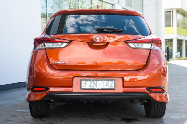 2016 Toyota Corolla ZRE182R SX Hatch Image 5