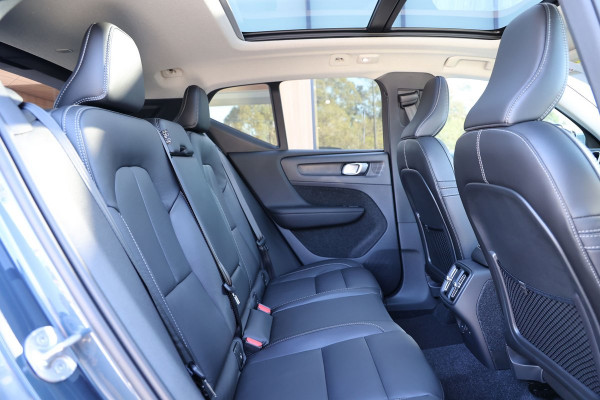 2026 Volvo XC40 XZ Ultra B4 Dark SUV Image 24