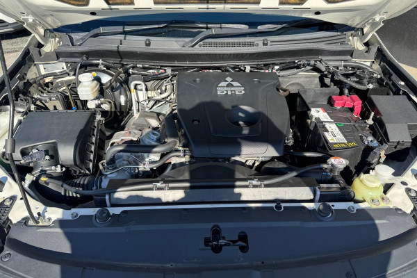 2017 Mitsubishi Pajero Sport QE Exceed SUV Image 25