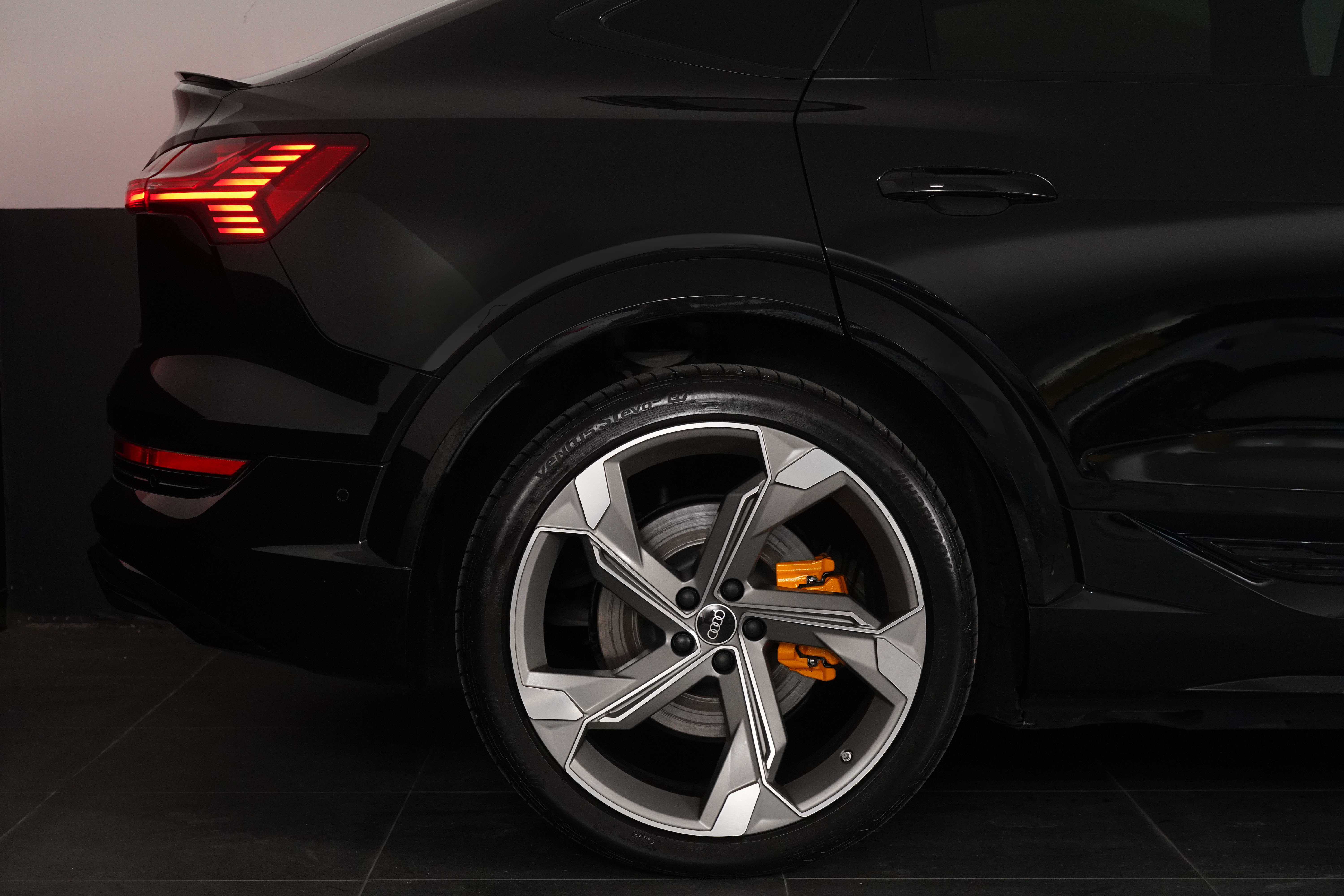 2023 Audi e-tron S GE Sportback SUV Image 18