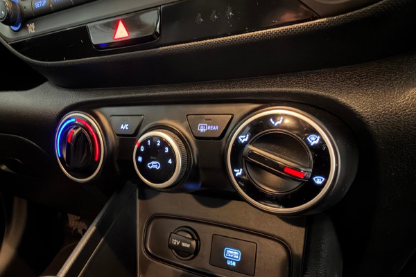 2020 Hyundai Venue QX Active SUV Image 15