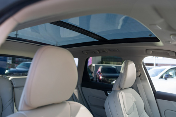 2026 Volvo XC60 UZ Ultra B5 Dark SUV Image 16