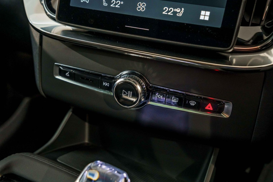 2026 Volvo XC90 L Series Black Edition SUV Image 18