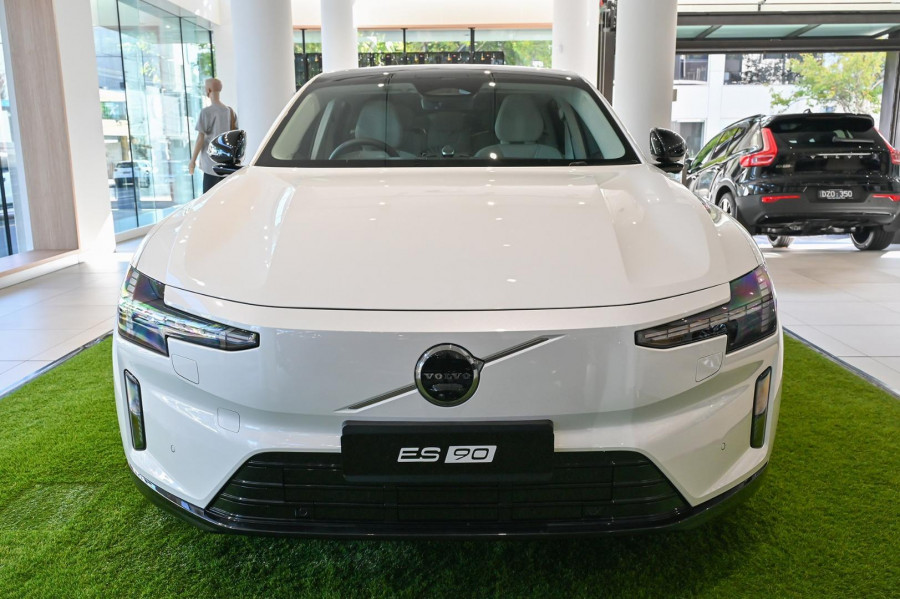 2026 Volvo ES90  Ultra Single Motor Sedan Image 2