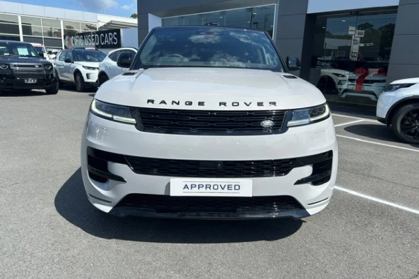 2026 Land Rover Range Rover D300 SE SUV Image 2