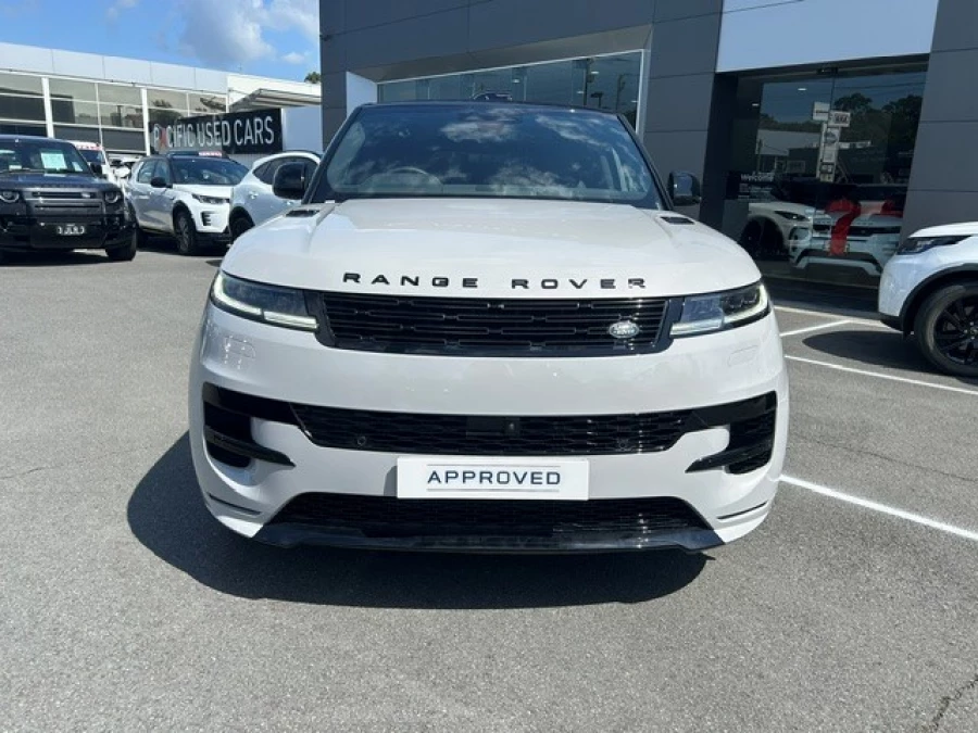 2026 Land Rover Range Rover D300 SE SUV Image 2