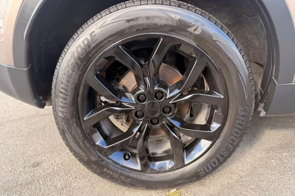 2015 Land Rover Discovery Sport L550 TD4 HSE SUV Image 11