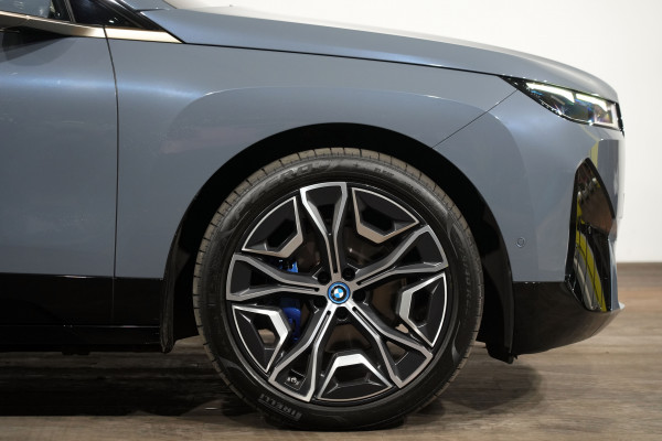 2022 BMW iX xDrive40 SUV Image 5