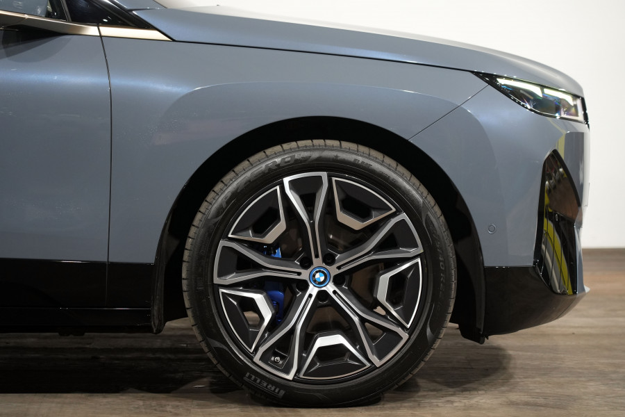 2022 BMW iX xDrive40 SUV Image 5