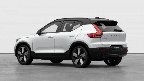 2026 Volvo EX40  Ultra Single Motor Extended Range SUV image 3