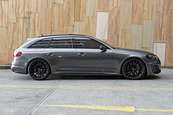 2024 Audi RS 4 B9 Competition SUV image 3