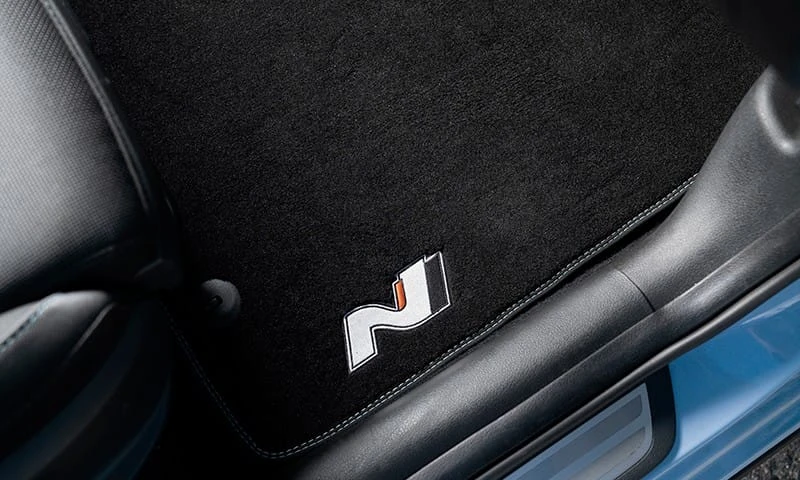 Tailored N carpet floor mats (set of 4) - Double Contrast Stitch with N logo