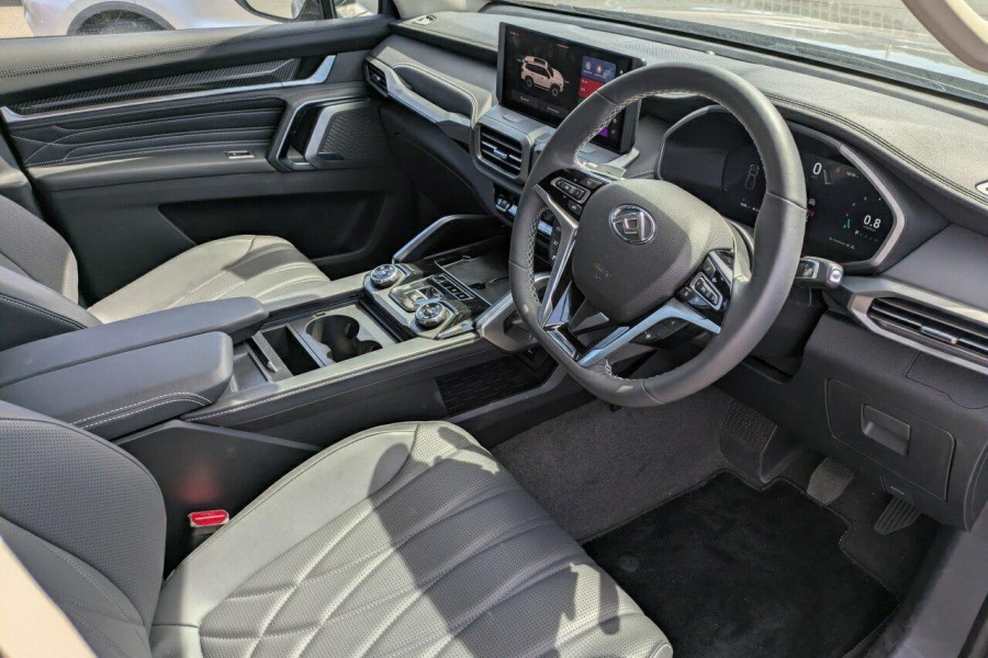 2024 MY25 LDV D90 SV9A Executive SUV Image 17