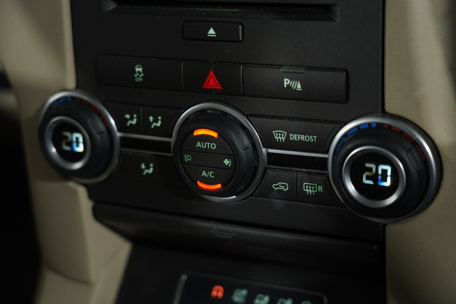 2015 Land Rover Discovery 3.0 Tdv6 SUV Image 18