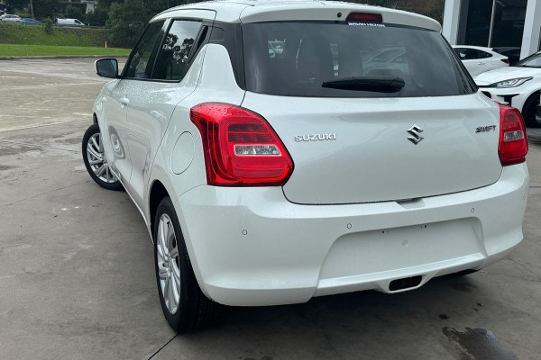 2023 Suzuki Swift AZ Series II GL Hatch Image 3