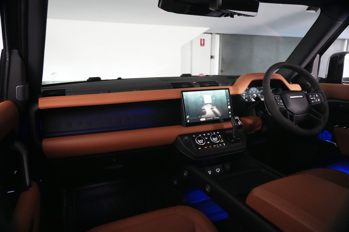 2022 Land Rover Defender L663 110 P525 SCV8 SUV