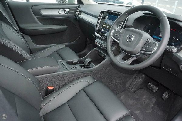 2025 Volvo XC40 XZ Plus B4 SUV Image 5