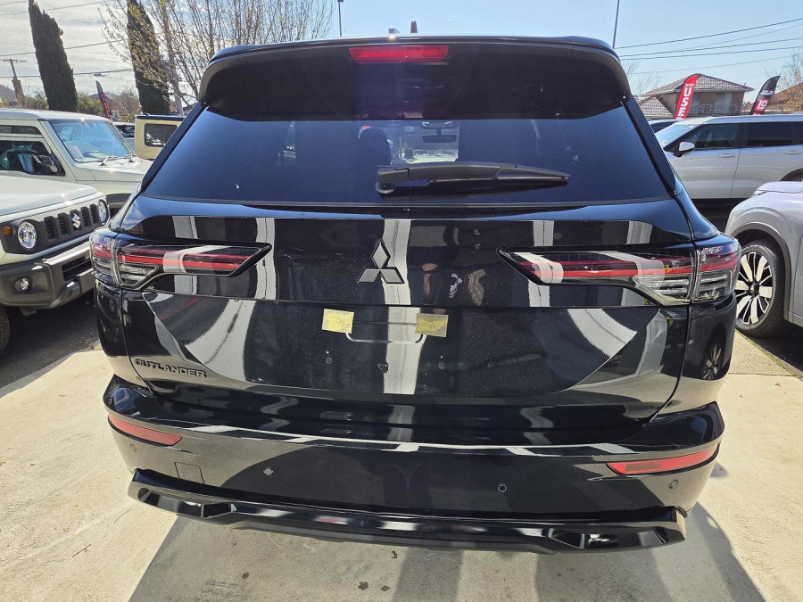2026 Mitsubishi Outlander ZM Black Edition SUV Image 11