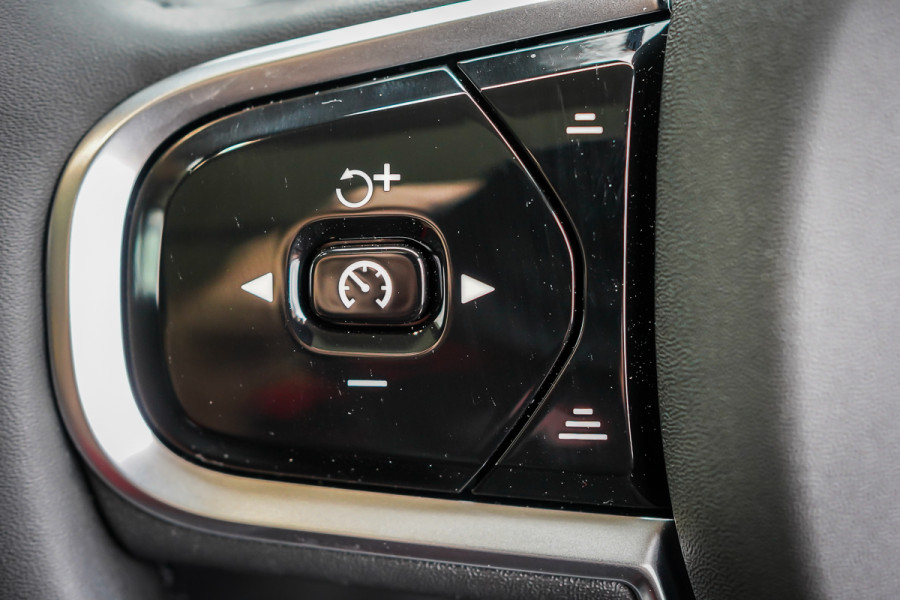 2025 Volvo XC60 UZ Ultra T8 Plug-In Hybrid SUV Image 23