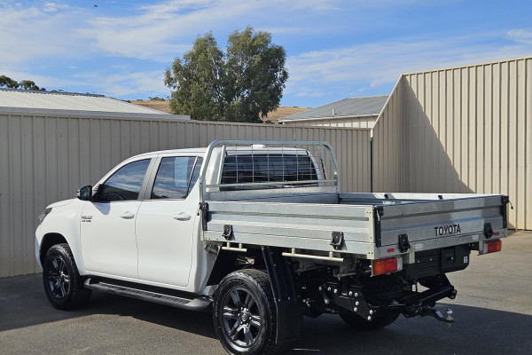 2022 Toyota HiLux GUN126R SR Double-Cab Cab-Chassis Image 5