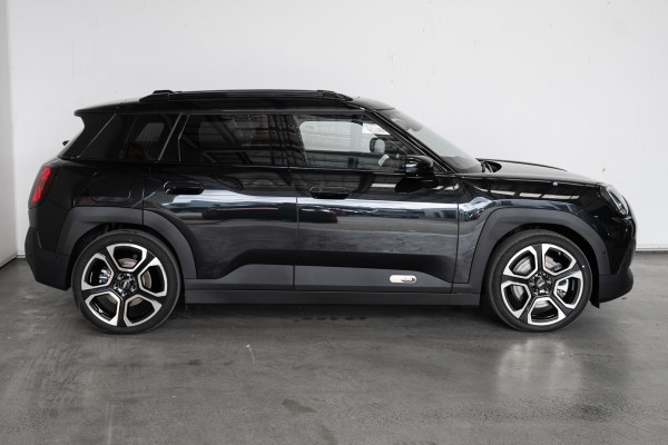 2026 MINI Aceman J05 SE Favoured Hatch image 3