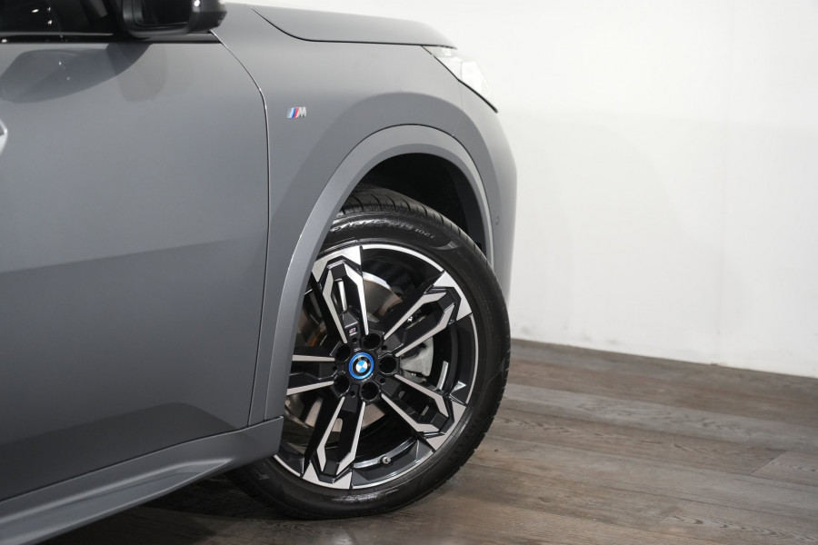 2025 BMW iX2 xDrive30 M Sport SUV Image 10