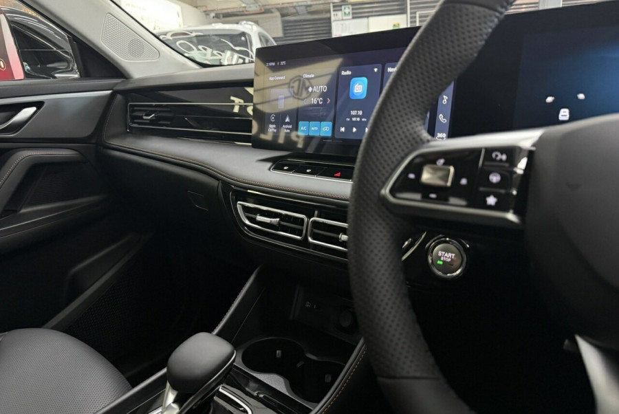2024 MY24.5 MG HS AS33 Essence SUV Image 13