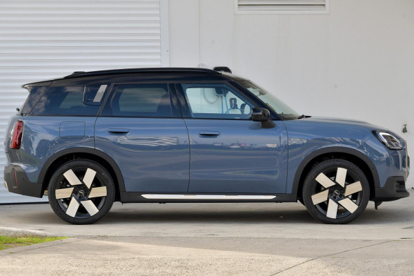 2026 MINI Countryman U25 S Favoured SUV image 3