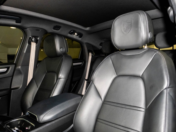 2022 MY23 Porsche Cayenne S Platinum Edition Coupe image 32