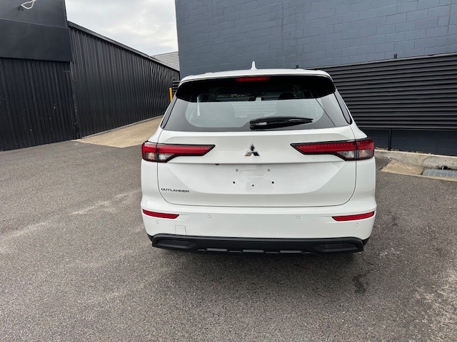 2023 Mitsubishi Outlander ZM ES SUV Image 5