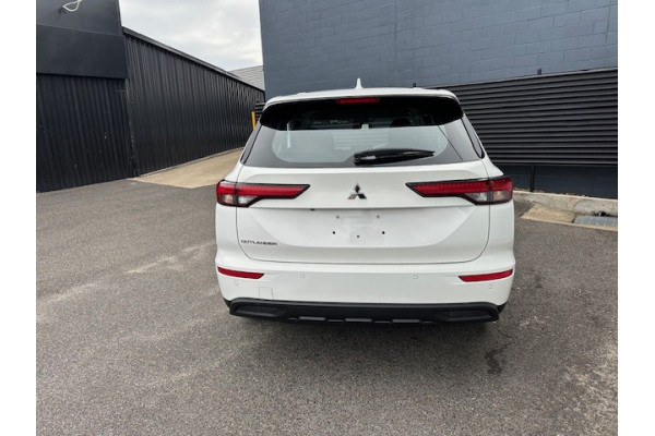 2023 Mitsubishi Outlander ZM ES SUV Image 5