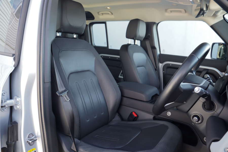 2020 Land Rover Defender L663 SE Wagon Image 14