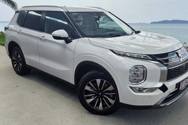 2025 Mitsubishi Outlander ZM LS SUV Image 1