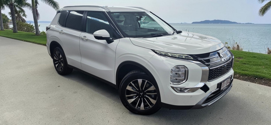 2025 Mitsubishi Outlander ZM LS SUV Image 1