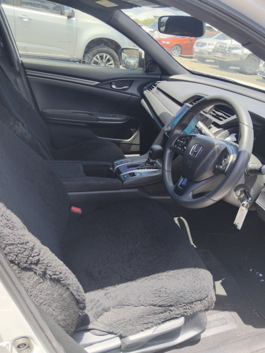 2019 Honda Civic 10th Gen VTi Hatch Image 11