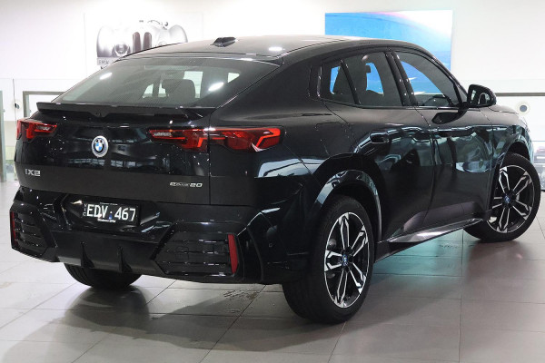 2024 BMW iX2 U10 eDrive20 M Sport SUV image 3