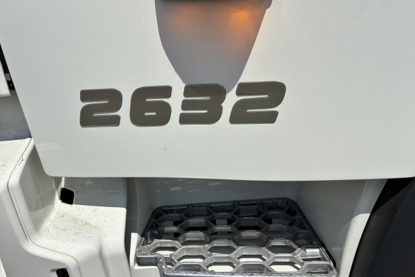 2026 Hino 700 FS 2632 AT LEAF 4575 FS Cab Chassis Image 8