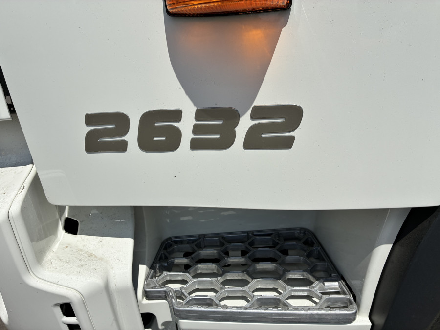 2026 Hino 700 FS 2632 AT LEAF 4575 FS Cab Chassis Image 8