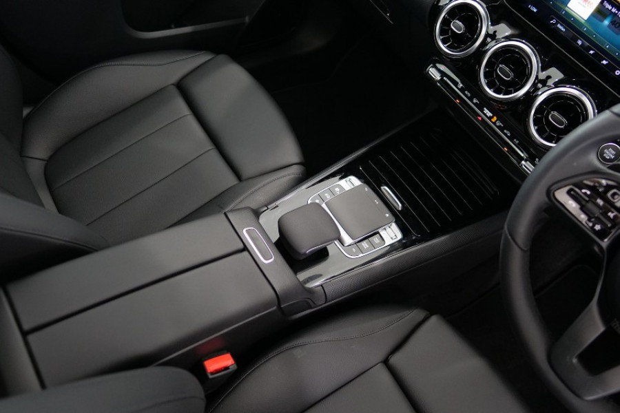 2019 Mercedes-Benz B180 W247 B180 Hatchback Image 7