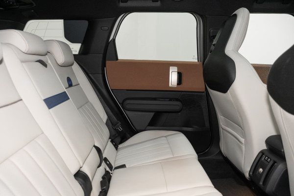 2024 MINI Countryman S Favoured SUV image 3