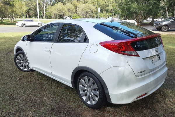 2012 Honda Civic 9th Gen VTi-L Hatch Image 3