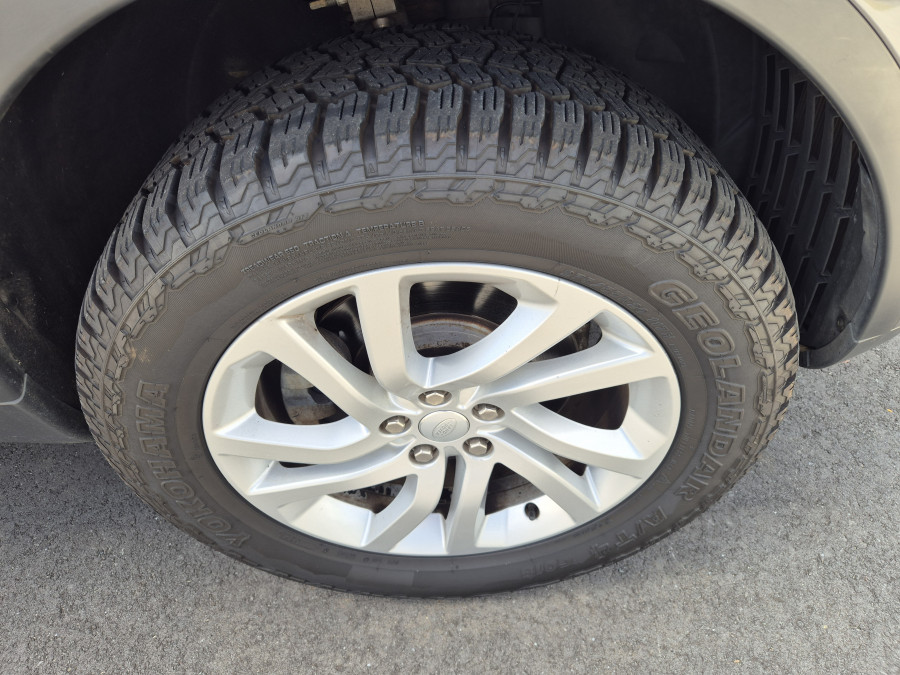 2017 Land Rover Discovery Series 5 SE SUV Image 9