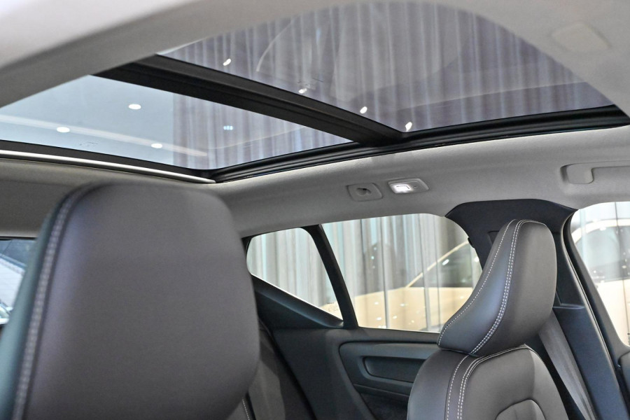 2024 MY25 Volvo XC40 XZ Ultra B4 Bright SUV Image 11