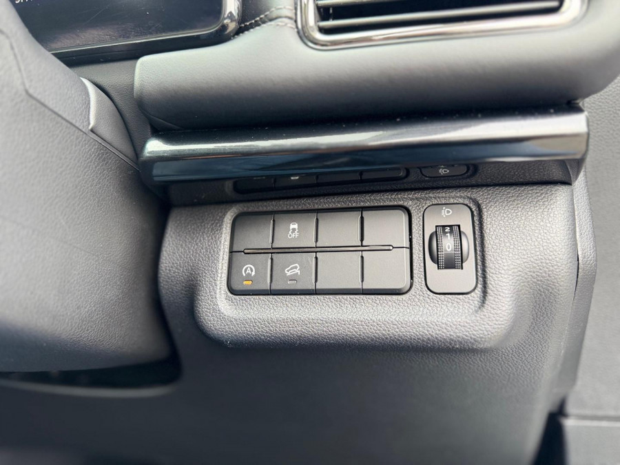 2025 Mahindra XUV700  AX7L SUV Image 24