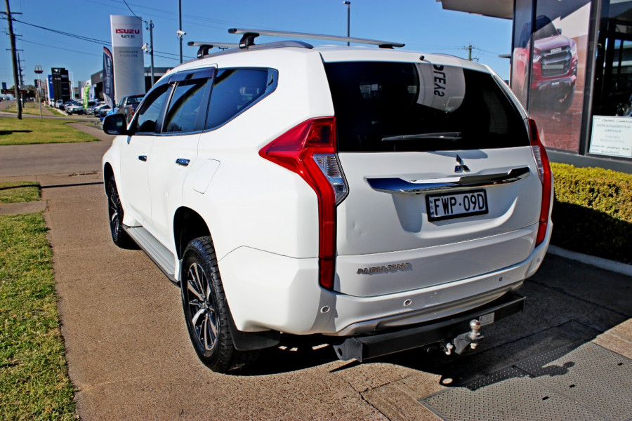 2016 Mitsubishi Pajero Sport QE GLS SUV Image 6