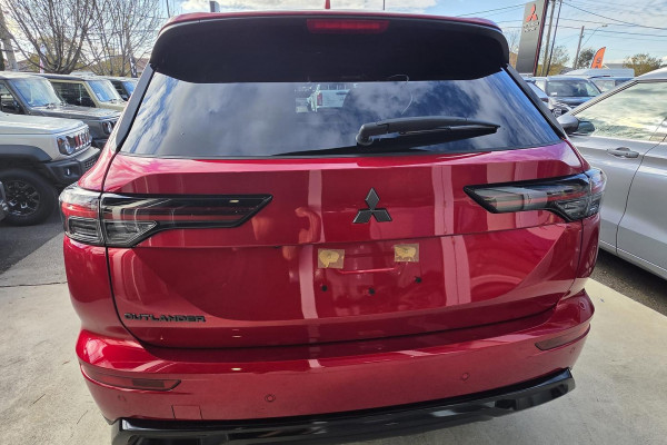 2026 Mitsubishi Outlander ZM Black Edition SUV Image 5