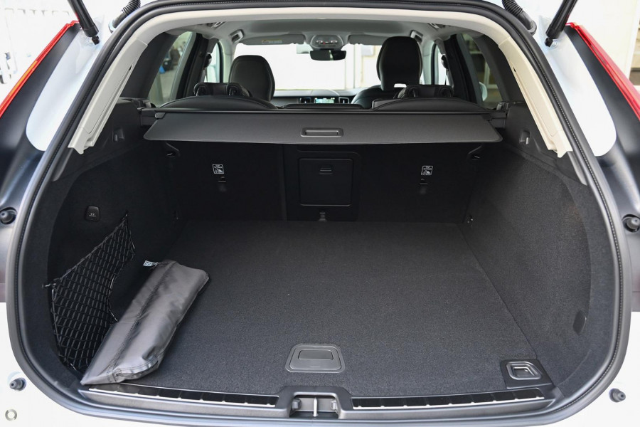 2024 MY25 Volvo XC60 UZ Plus B5 SUV Image 8