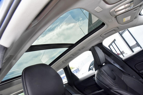 2023 Volvo XC60  Ultimate B5 Bright SUV Image 4